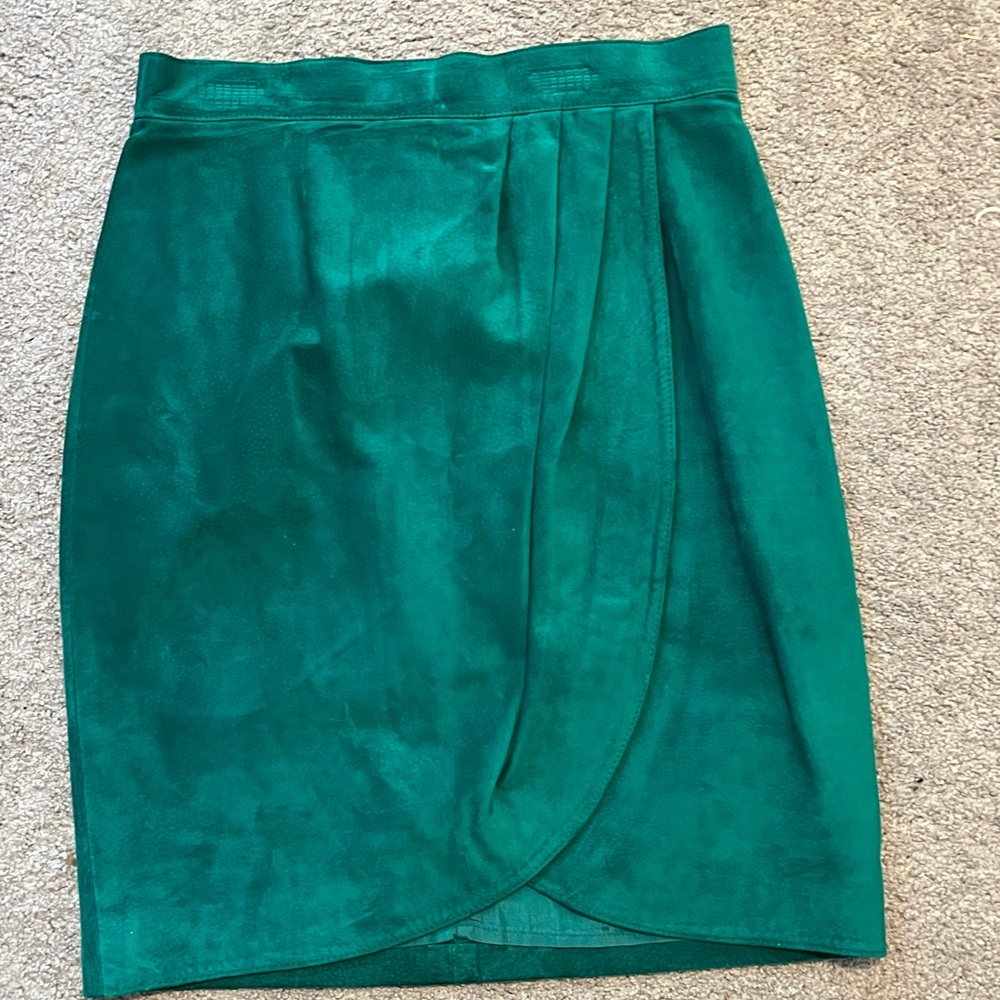 Danier Leather size 10 Suede Elegant Green Women's Skirt